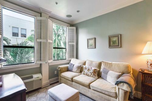 Palm Beach Condo with Outdoor Pool 1 Block to Beach in Palm Beach, USA