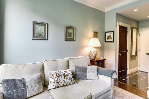 Palm Beach Condo with Outdoor Pool 1 Block to Beach in Palm Beach, USA