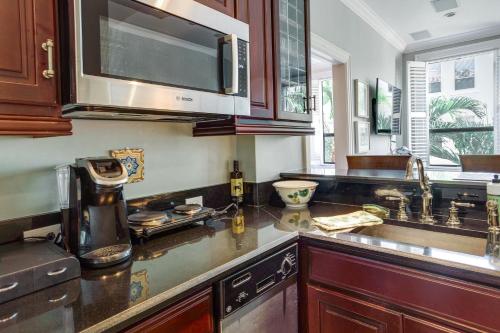 Palm Beach Condo with Outdoor Pool 1 Block to Beach in Palm Beach, USA
