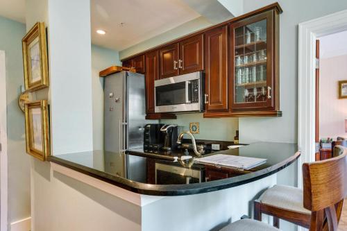 Palm Beach Condo with Outdoor Pool 1 Block to Beach in Palm Beach, USA