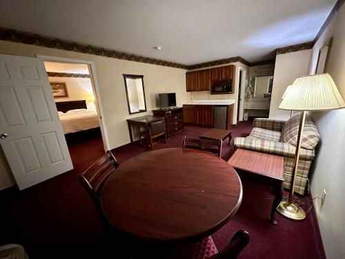 Deluxe King Suite