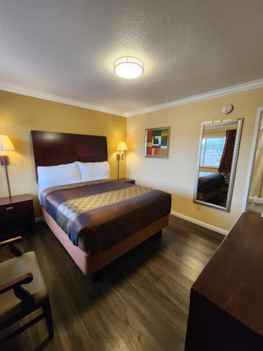 Galaxie Motel - image 11
