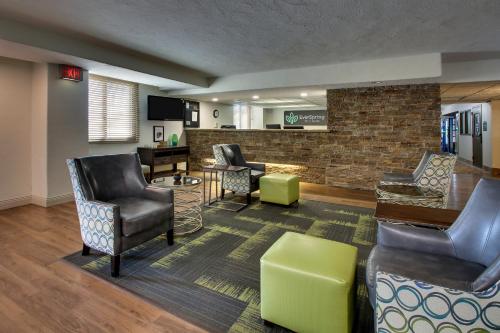 EverSpring Inn & Suites - image 7
