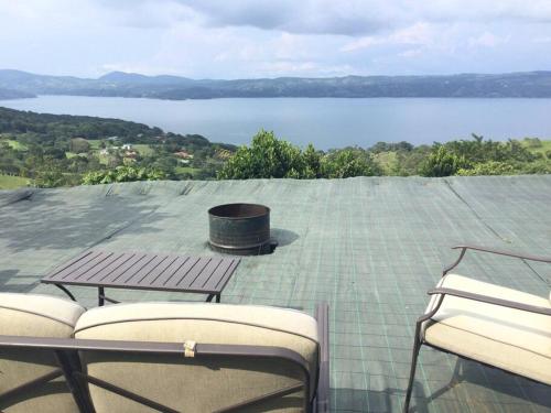 Lake Arenal Killer View Villa in Tronadora
