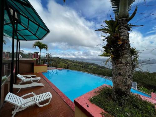 Lake Arenal Killer View Villa in Tronadora