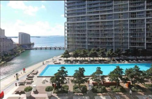 *ICONIC W ICON CONDO/ POOL&WATERVIEWS*FREESPA*