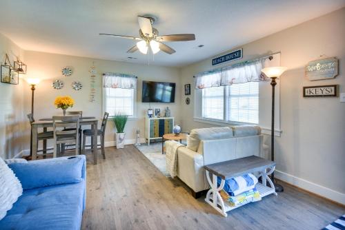 B&B Hampton - Bright Hampton Home with Grill Less Than 1 Mi to Beach! - Bed and Breakfast Hampton