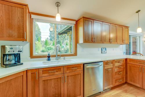 Beautiful Seattle Home with Patio about 9 Mi to Downtown