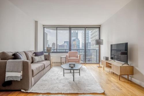 Midtown 2br w elevator wd nr entertainment NYC-1227, New York (photo 2)