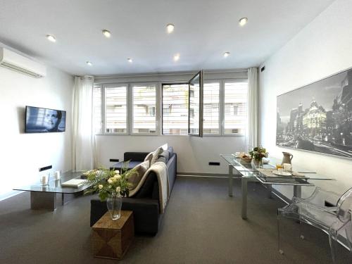 Impecable, nuevo, cómodo, frente al metro Colombia