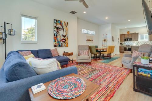 Modern Oasis Steps to River Walk and Alamo Park! in San Antonio, USA