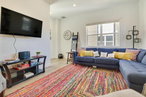 Modern Oasis Steps to River Walk and Alamo Park! in San Antonio, USA