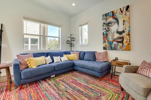 Modern Oasis Steps to River Walk and Alamo Park! in San Antonio, USA