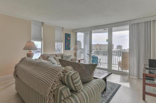 Dolphin Point 402C - 2BR Updated Condo with Harbor and Gulf Views near Louisiana Lagniappe