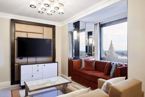 King Junior Suite with Danube River View