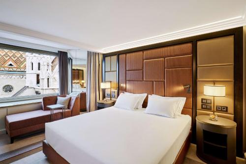 King Danube River Suite with Executive Lounge Access