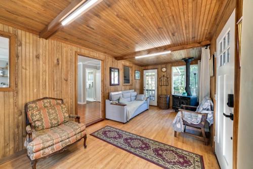 Pet-Friendly Springville Cabin Near Kentucky Lake!