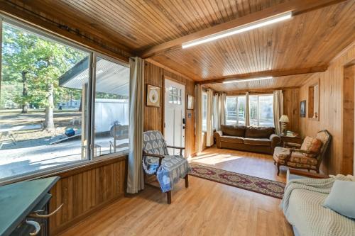 Pet-Friendly Springville Cabin Near Kentucky Lake!