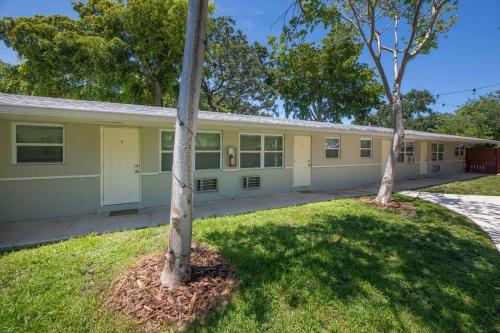 Charm 1BR - Sleeps 3, Near Air-Cruise Port & Beach in Fort Lauderdale, USA