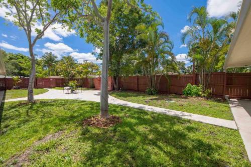 Charm 1BR - Sleeps 3, Near Air-Cruise Port & Beach in Fort Lauderdale, USA
