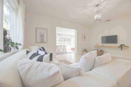 Cozy House, sleeps 4, close to beach, airport in Fort Lauderdale, USA
