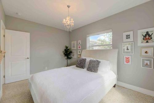 Cozy House, sleeps 4, close to beach, airport in Fort Lauderdale, USA