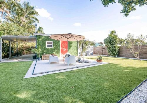 Cozy House, sleeps 4, close to beach, airport in Fort Lauderdale, USA