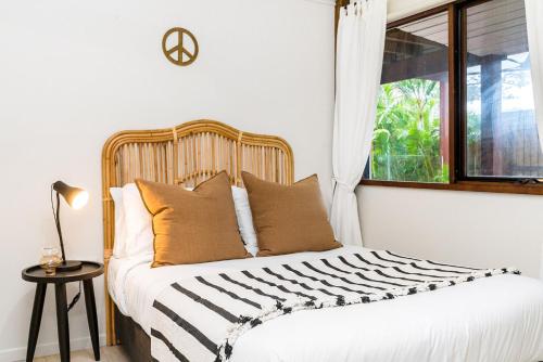 Bangalleys - beachside retreat with large pool - image 4