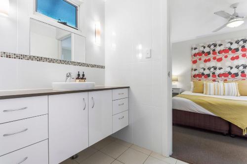 Beach House at Tallows - pet-friendly 4 BR retreat - image 3