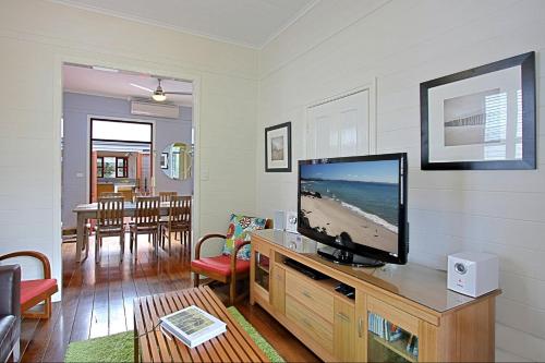 Three-Bedroom House image 10