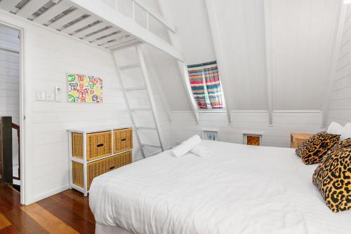 Longhouse - spacious 4 BR Belongil Beach retreat - image 4