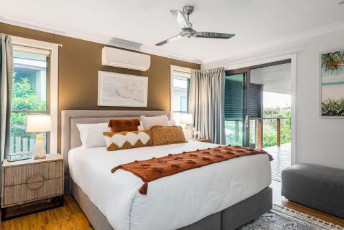 Mulivista - spacious home with ocean views & pool - image 2