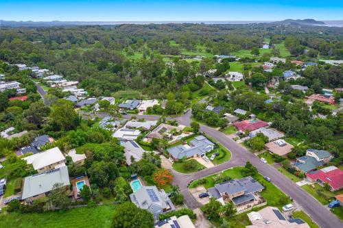 Mulivista - spacious home with ocean views & pool - image 3