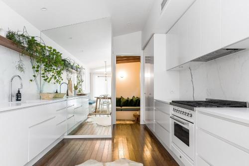 The Chalet - designer 3 BR retreat with pool, Byron Bay (foto 10)