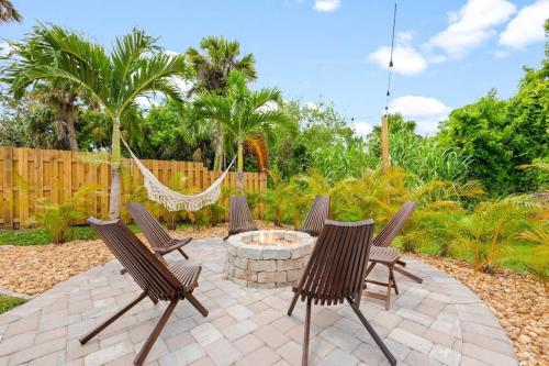 Citrus Suite - Close to Downtown, Hospital & Beaches in Melbourne, USA