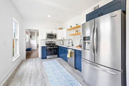 Citrus Suite - Close to Downtown, Hospital & Beaches in Melbourne, USA