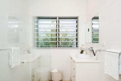 The White Rabbit - with studio & covered deck - image 5