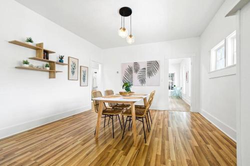Palm Court-Close to Hospital, Downtown & Beaches in Melbourne, USA