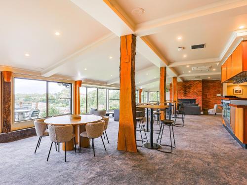 Étterem, Strahan Village in Strahan