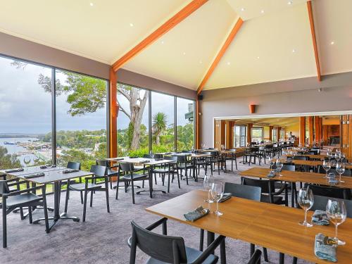 Étterem, Strahan Village in Strahan