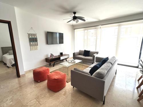 New Condo with Pool, Gym, A/C, WiFi, King Size bed, Cancún (photo 2)