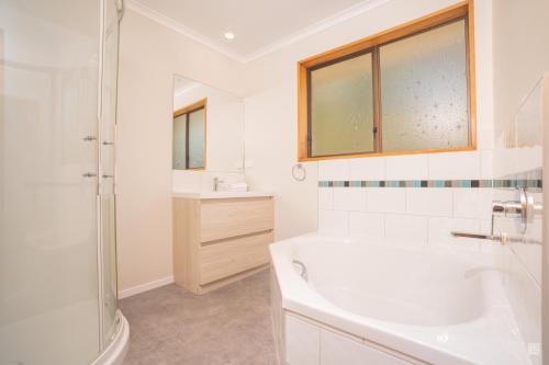 Spacious with fabulous views overlooking the city, Hamilton (zdjęcie 7)