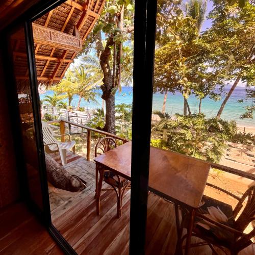 ระเบียง/ชานเรือน, Amami Beach Resort near หาดตาลิปานัน