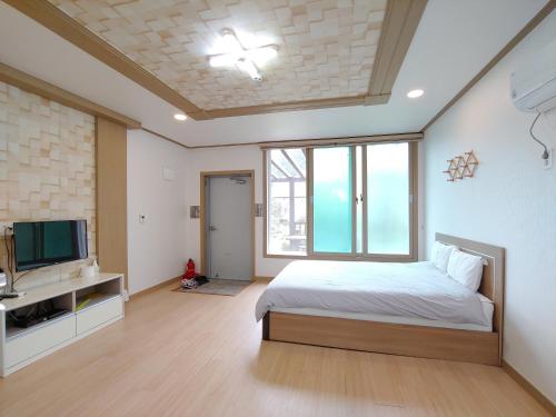 Jeju Oreum Pension in Hallim