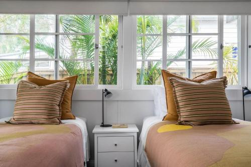 Gidgets House - renovated beach house with hot tub - image 3