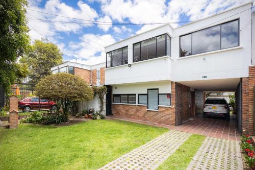 Casa con Jacuzzi en Bogota (Weed Friendly)