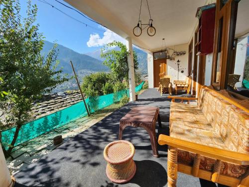 Safarnama Homestay - Rooms with Mountain and Sunset view