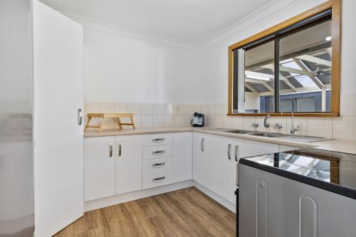 Sea Whisper - 6 Guinea Place