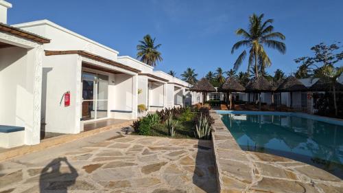 Skats, Mafia Dream Hotel in Kilindoni