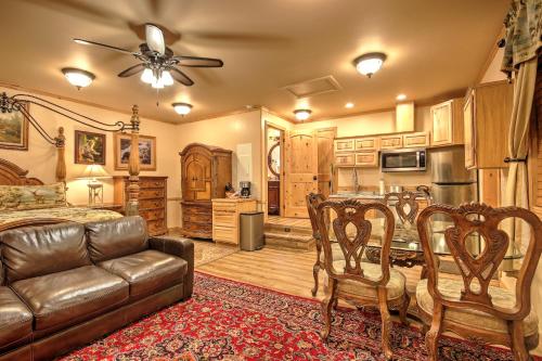 King Studio Riverview Apartment